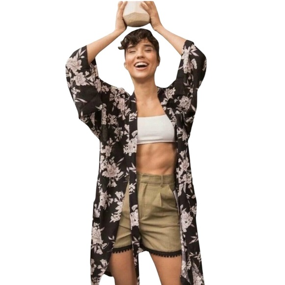Spiritual Gangster Maya Kimono in Black + Gray Floral - Picture 1 of 10